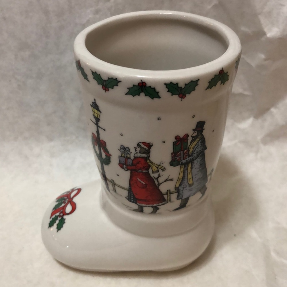 Studio Nova Porcelain CHRISTMAS SHOPPERS Boot Vase, 5"x4”
